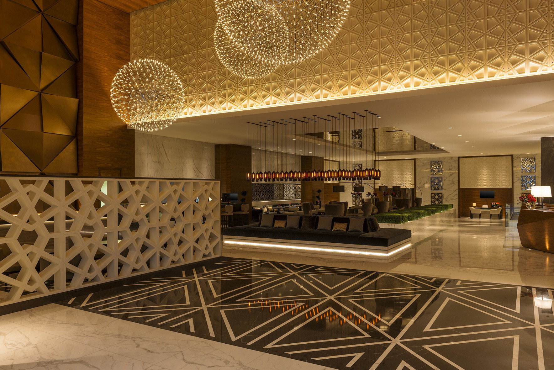 Sheraton_Grand_Hotel_Dubai_-_Lobby